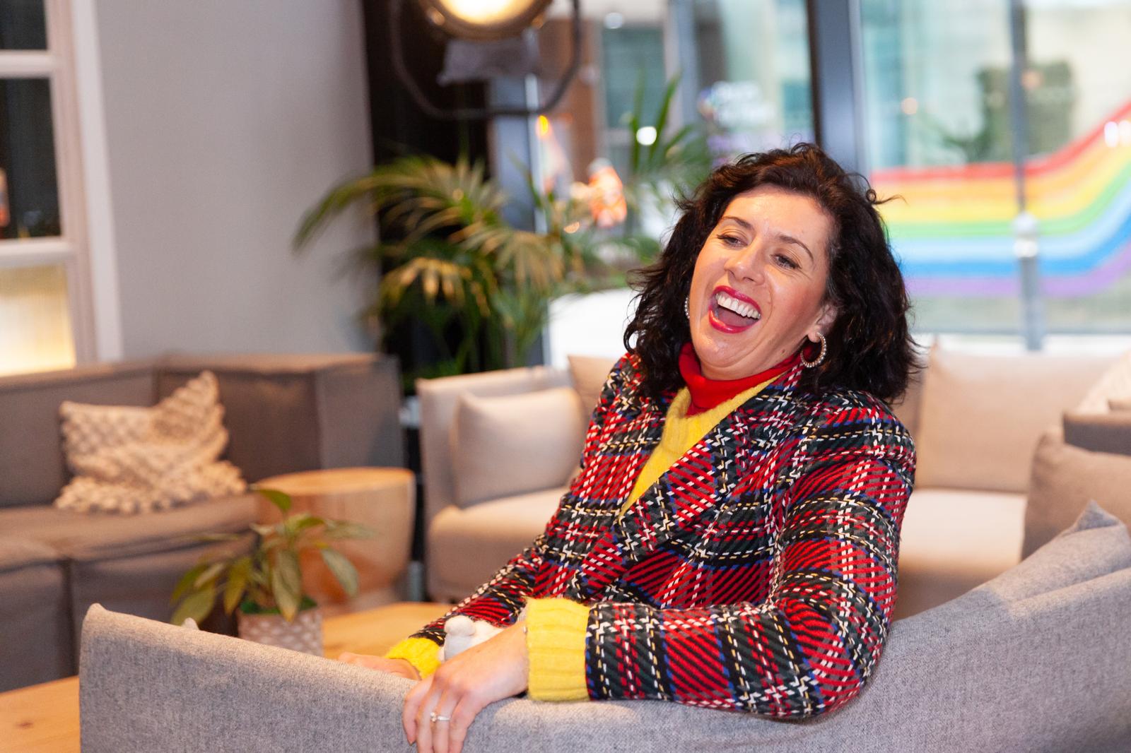 Pilar during a colour consultation